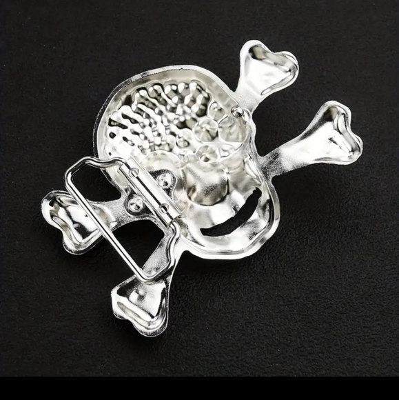 Bling rhinestone skull Belt buckle - Picture 2 of 3